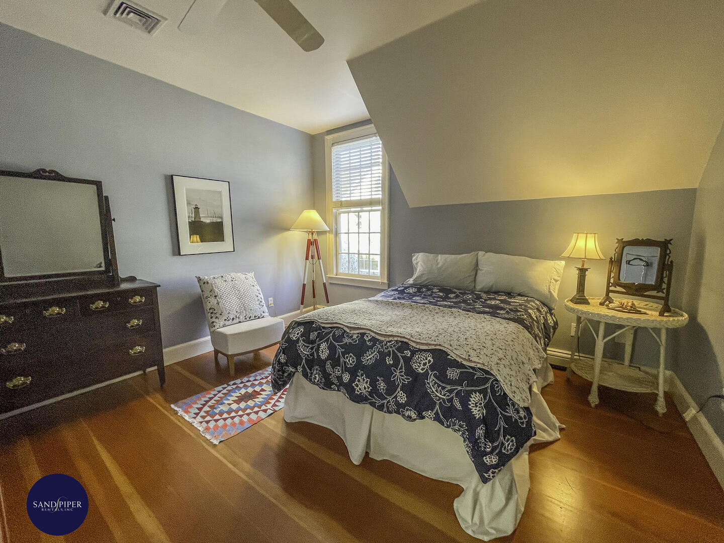 Cape Cod Home 994813