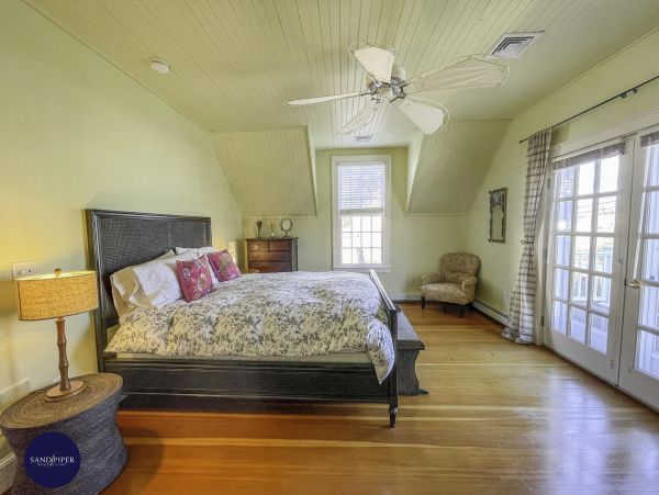 Cape Cod Home 994813