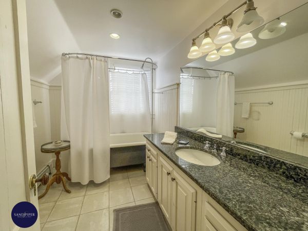 Cape Cod Home 994813