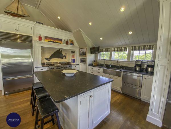 Cape Cod Home 994814