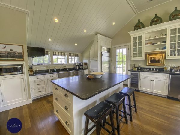 Cape Cod Home 994814