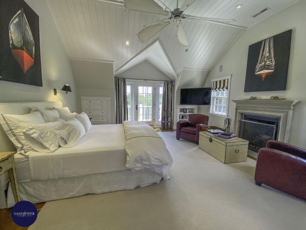 Cape Cod Home 994814