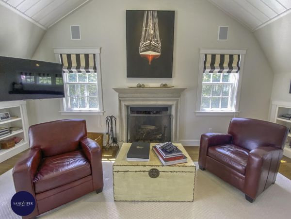 Cape Cod Home 994814