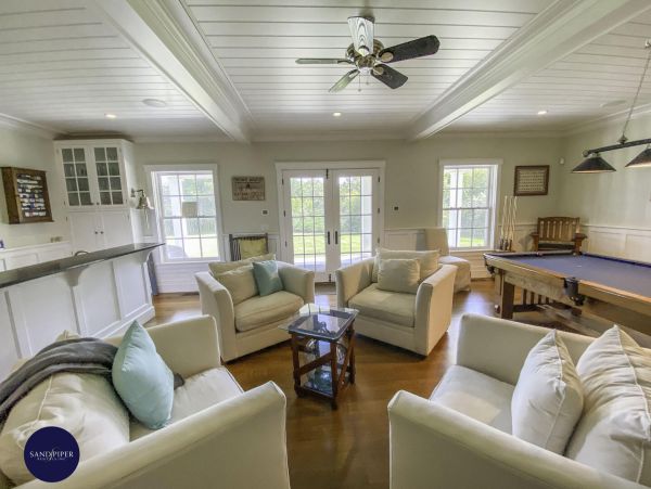 Cape Cod Home 994814