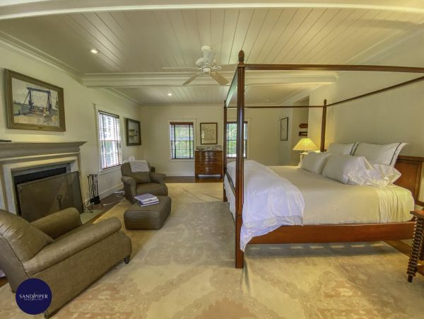 Cape Cod Home 994814