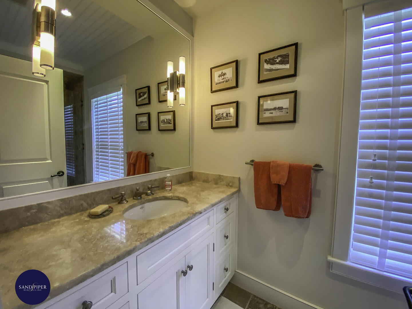 Cape Cod Home 994814