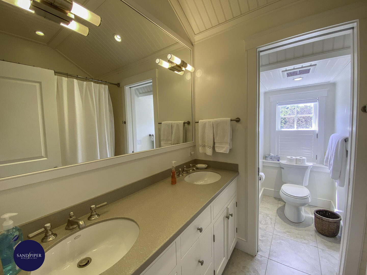 Cape Cod Home 994814