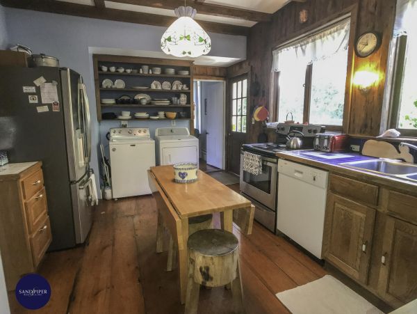 Cape Cod Home 994815