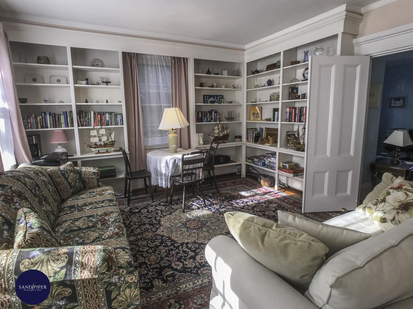 Cape Cod Home 994815