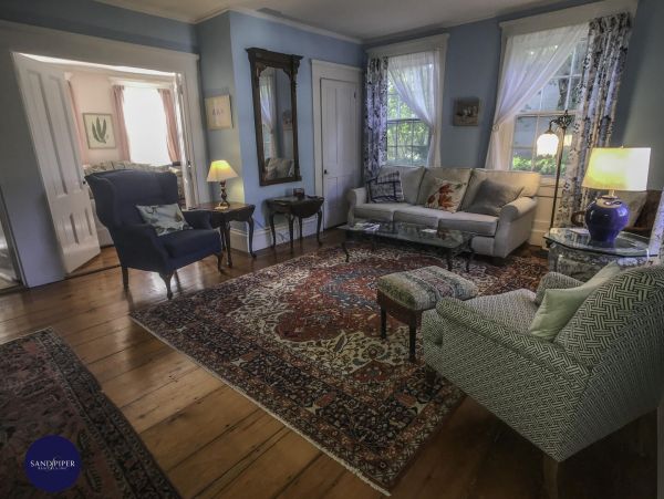 Cape Cod Home 994815