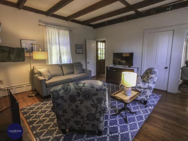 Cape Cod Home 994815