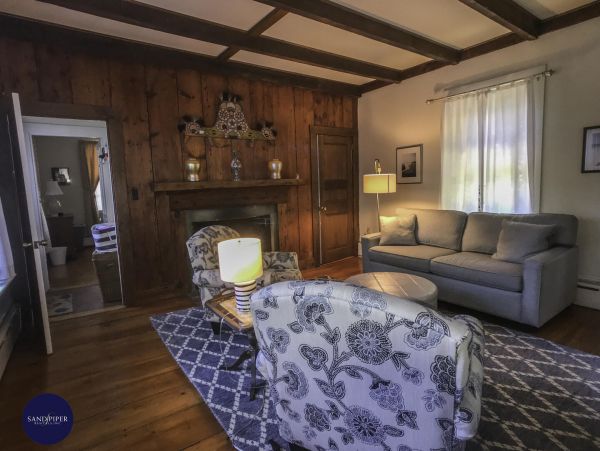 Cape Cod Home 994815