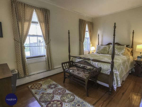Cape Cod Home 994815