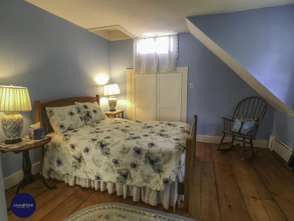 Cape Cod Home 994815