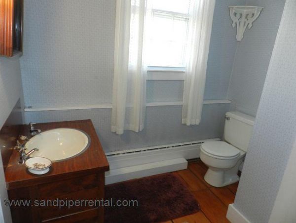 Cape Cod Home 994815