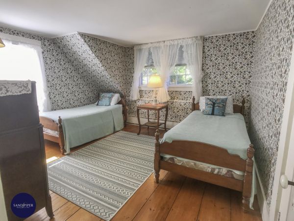 Cape Cod Home 994815
