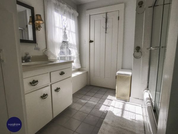 Cape Cod Home 994815