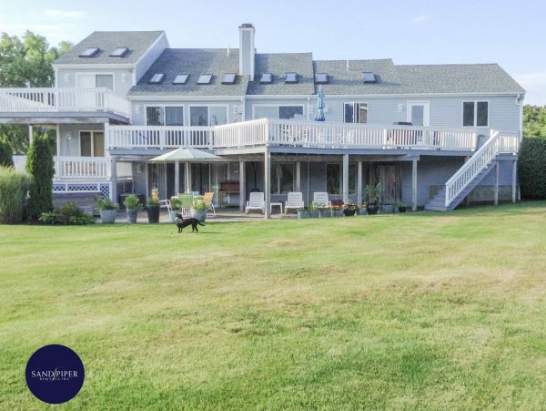 Cape Cod Home 994816
