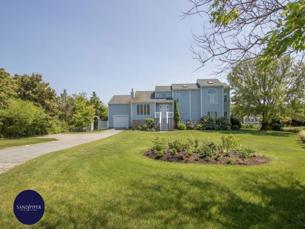 Cape Cod Home 994816