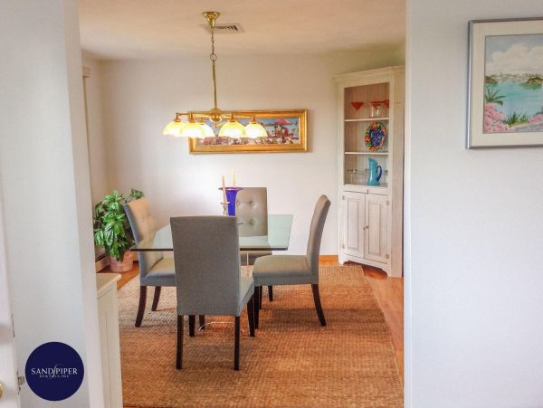 Cape Cod Home 994816