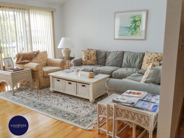Cape Cod Home 994816