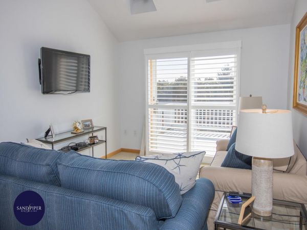 Cape Cod Home 994816
