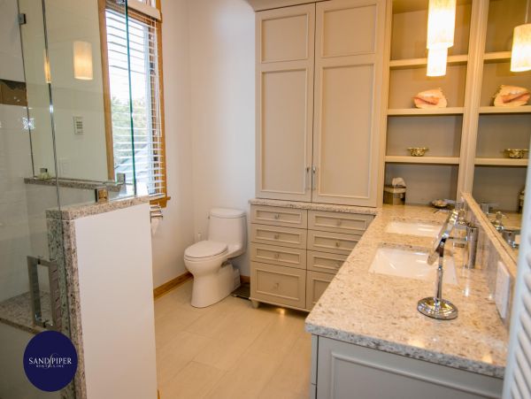 Cape Cod Home 994816