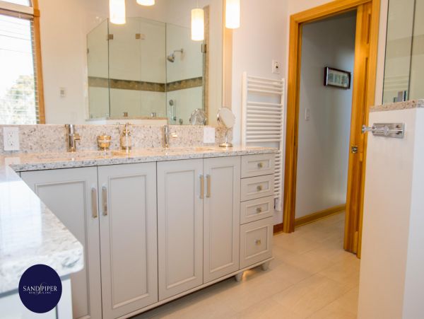 Cape Cod Home 994816