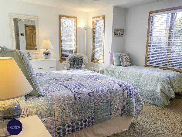 Cape Cod Home 994816