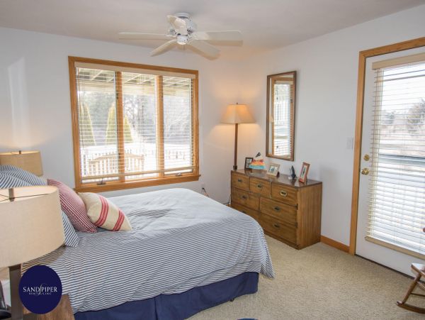 Cape Cod Home 994816