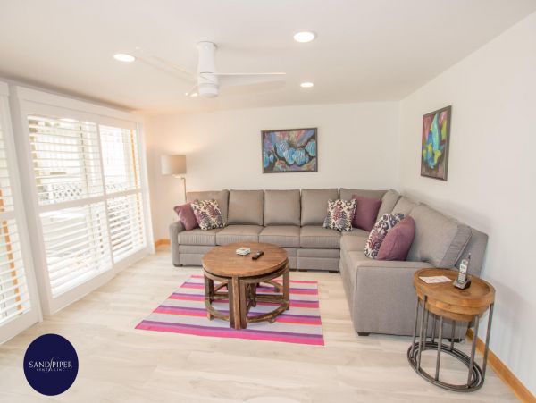 Cape Cod Home 994816