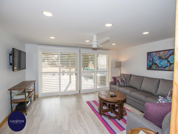 Cape Cod Home 994816
