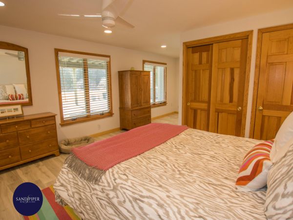 Cape Cod Home 994816