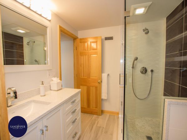 Cape Cod Home 994816