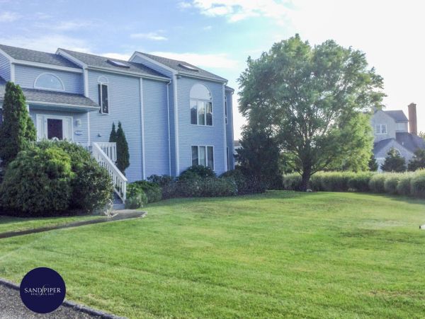Cape Cod Home 994816