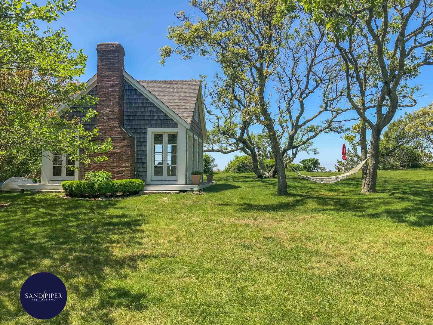 Cape Cod Home 994819
