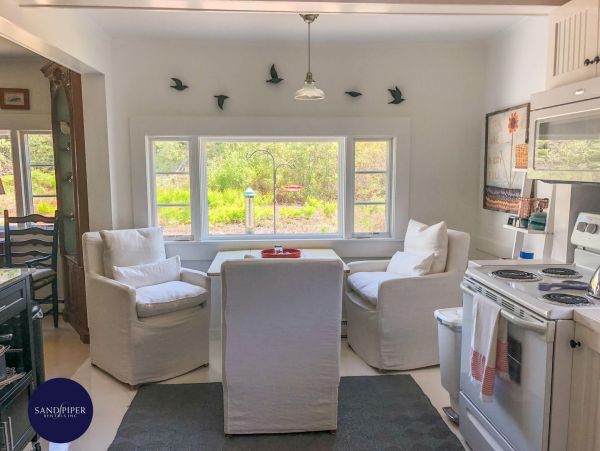 Cape Cod Home 994819