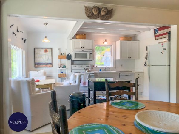 Cape Cod Home 994819