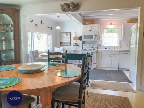 Cape Cod Home 994819
