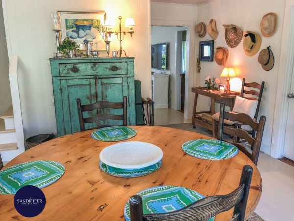 Cape Cod Home 994819