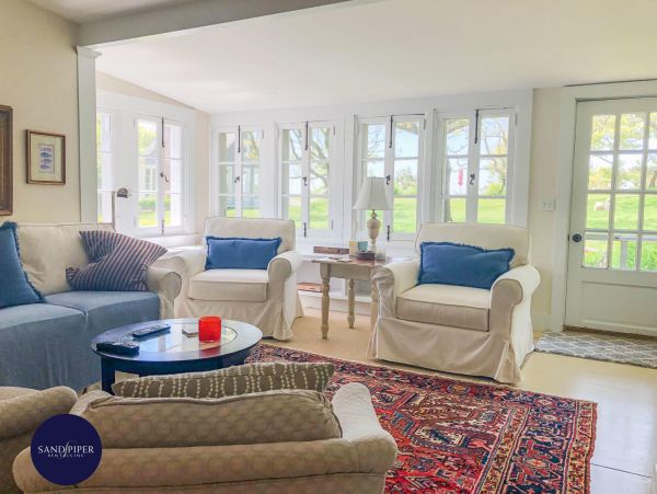 Cape Cod Home 994819