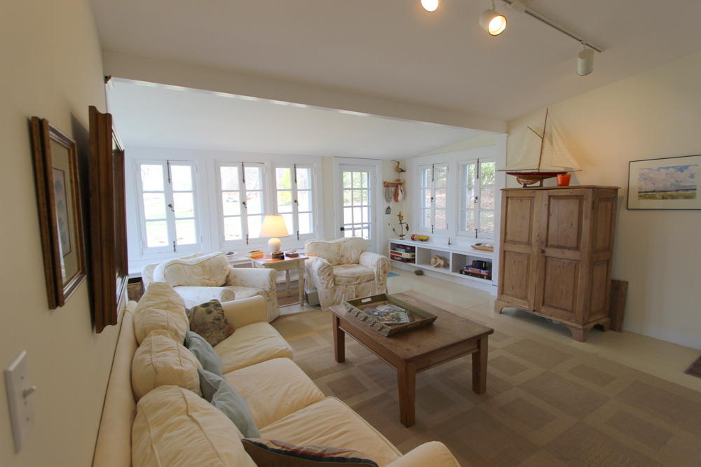 Cape Cod Home 994819