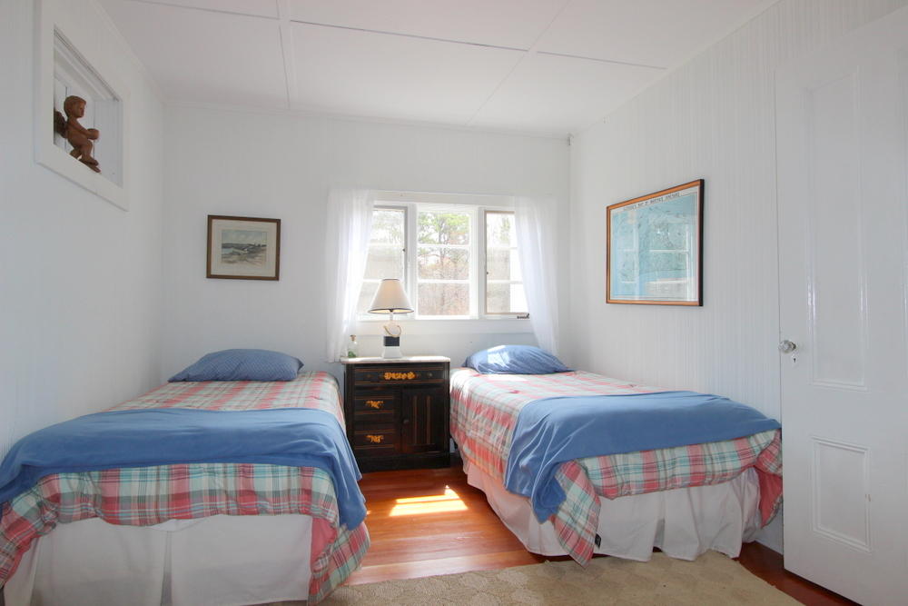 Cape Cod Home 994819