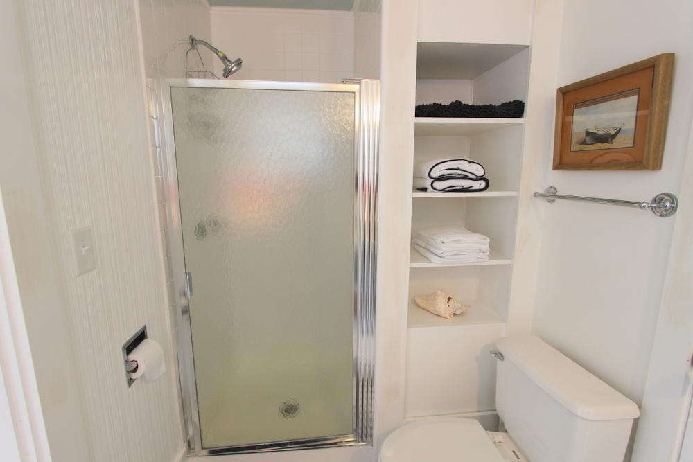 Cape Cod Home 994819