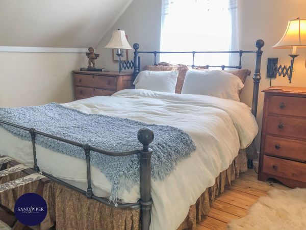 Cape Cod Home 994819