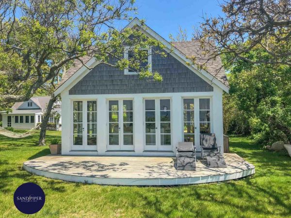 Cape Cod Home 994819