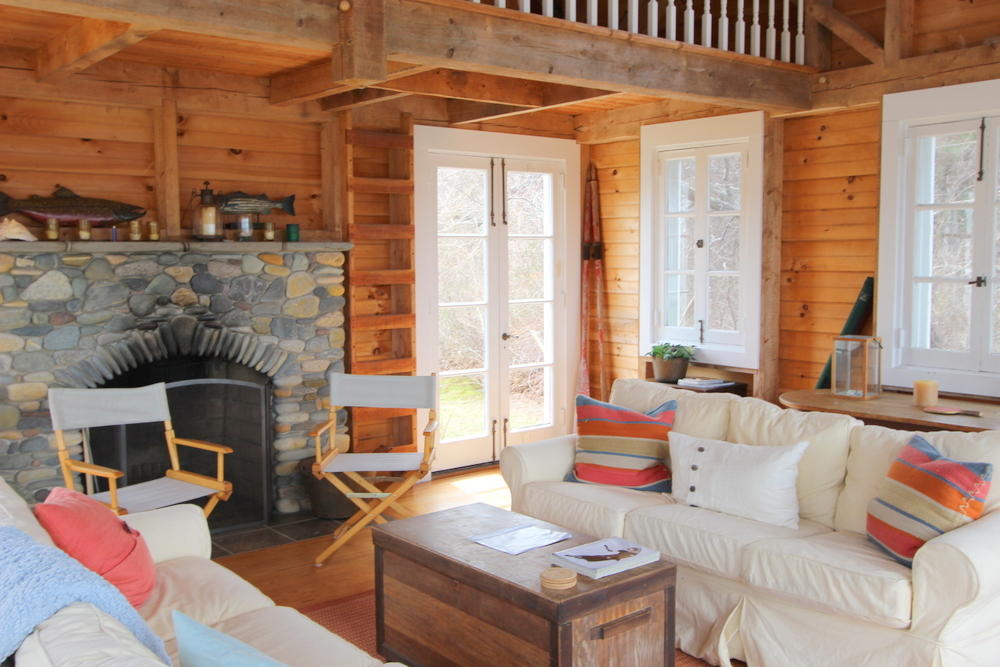 Cape Cod Home 994819