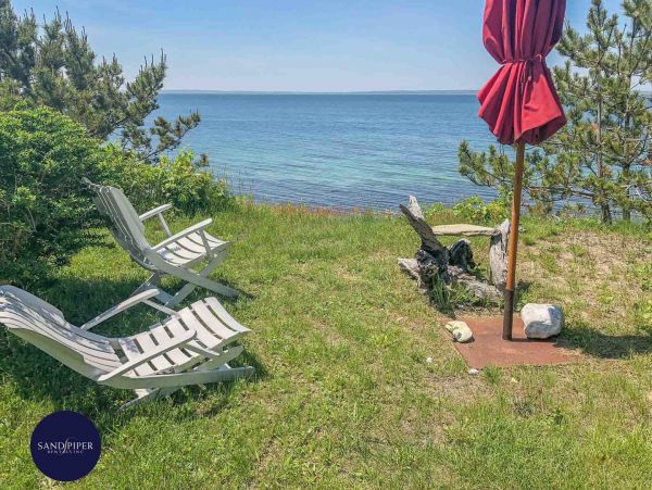 Cape Cod Home 994819