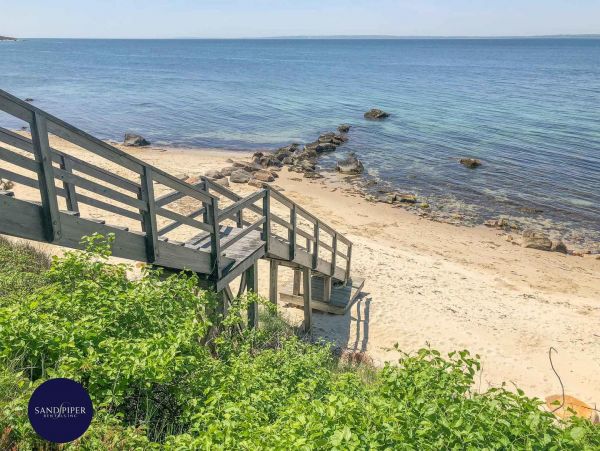 Cape Cod Home 994819