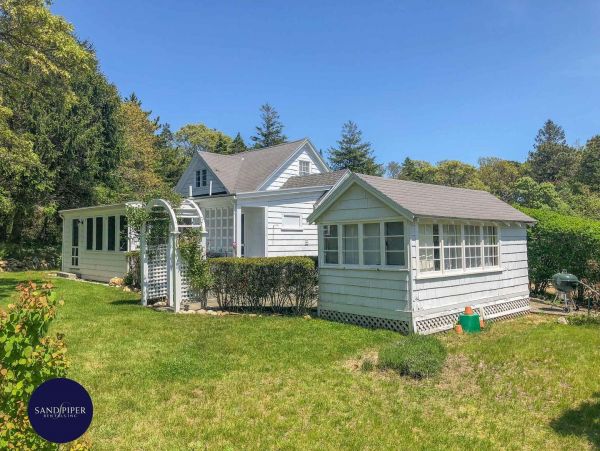 Cape Cod Home 994819